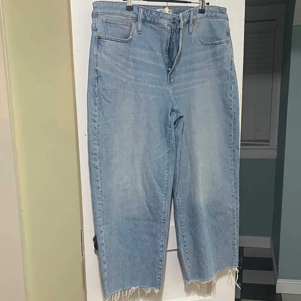 Madewell women’s Light Blue Flare & Wide Leg Jeans